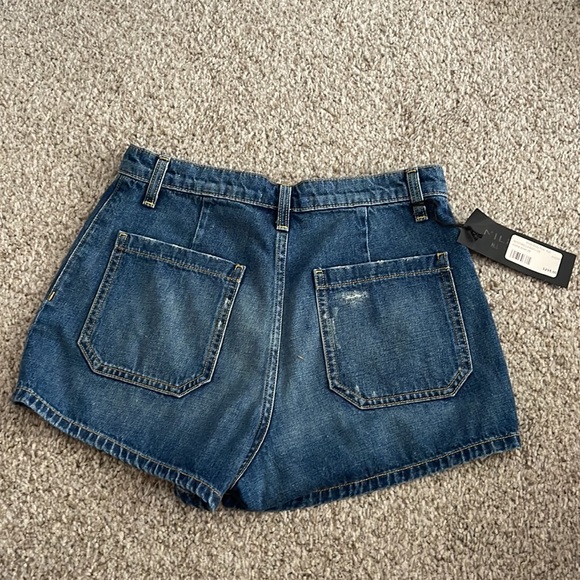 NILI LOTAN | Mollie Jean Short - Picture 5 of 7